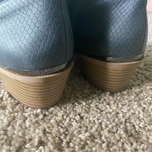 Simply Vera Wang Vienna Blue Almond Toe Ankle Tip Booties - Picture 7 of 8